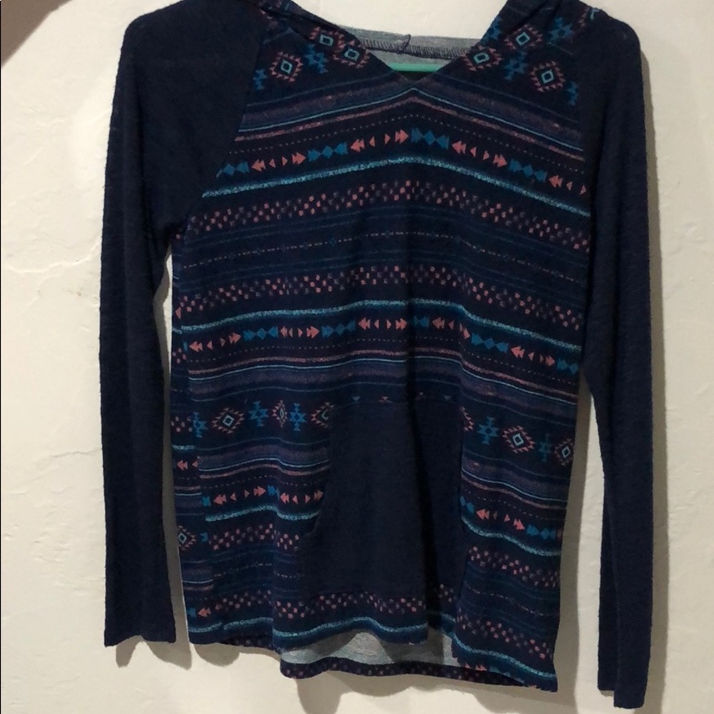 Hooded shirt